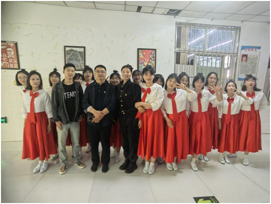 26魏县中小学艺术节比赛后全体合影留念.png